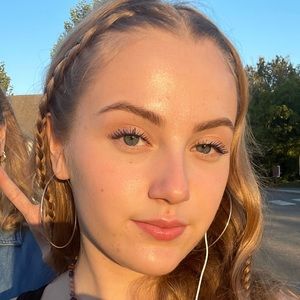 Meet your Posher, Emma Rose